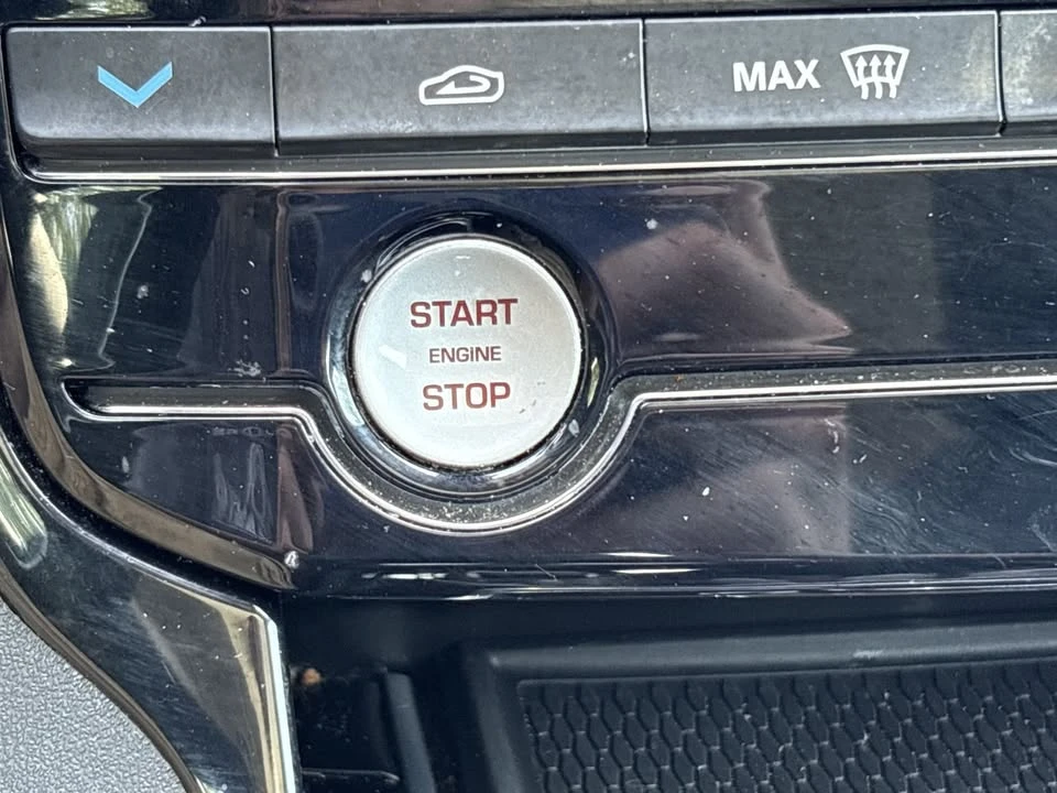 2017 Jaguar XE - Image 7 of 20