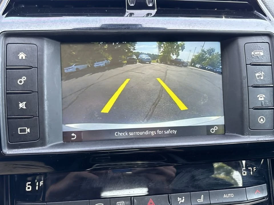 2017 Jaguar XE - Image 13 of 20
