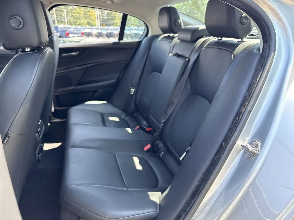 2017 Jaguar XE - Image 19 of 20