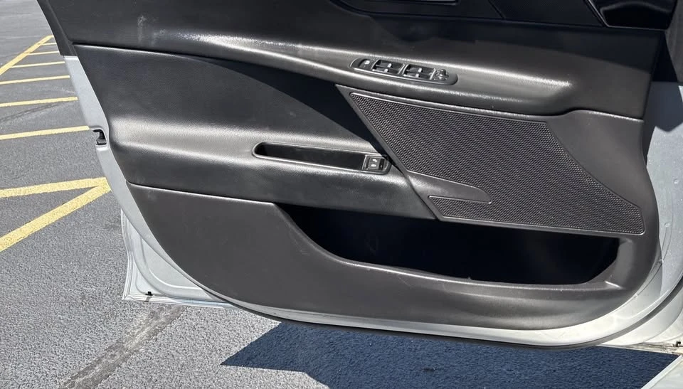 2017 Jaguar XE - Image 14 of 20