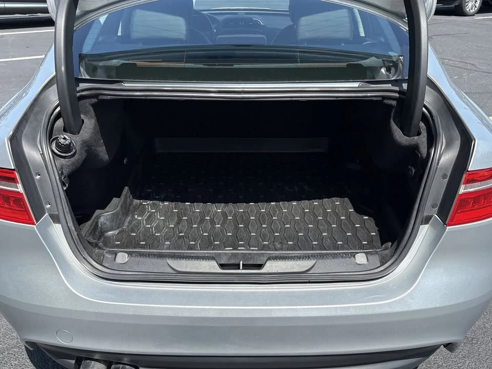 2017 Jaguar XE - Image 5 of 20