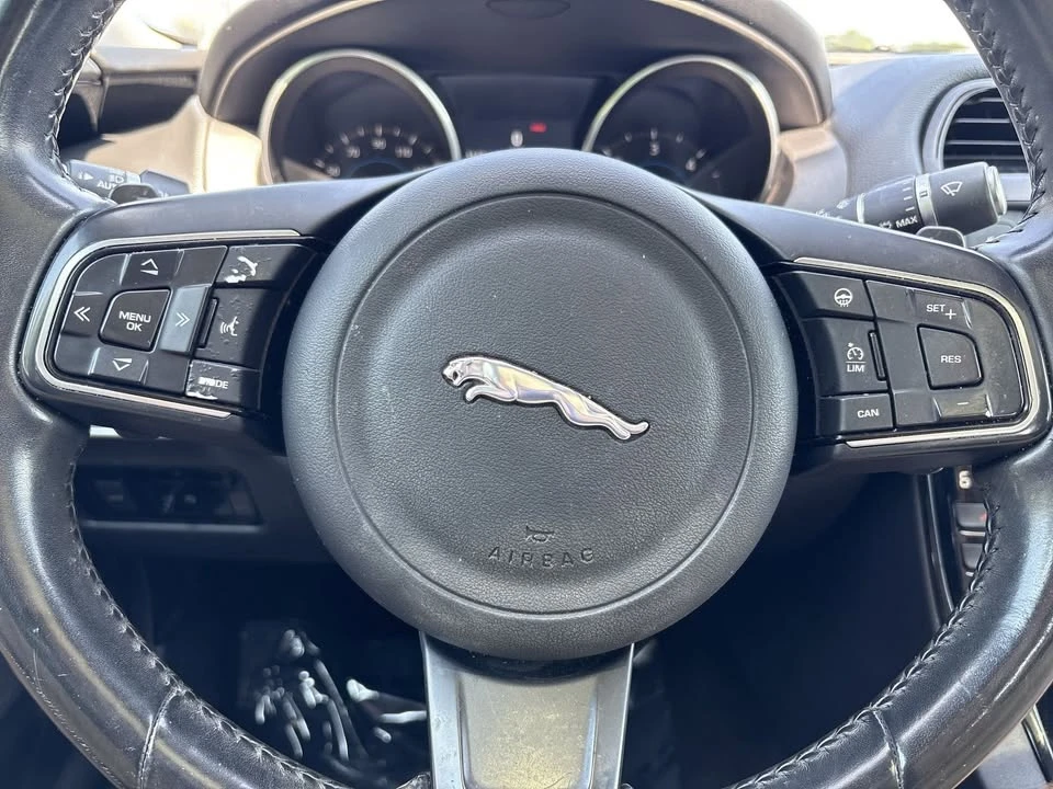 2017 Jaguar XE - Image 11 of 20