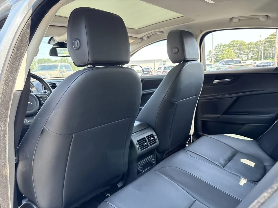 2017 Jaguar XE - Image 17 of 20