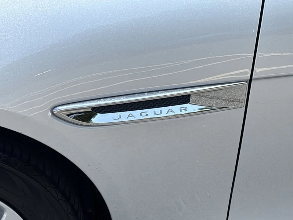 2017 Jaguar XE - Image 9 of 20