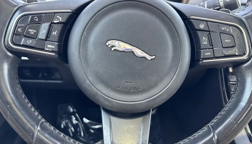 2017 Jaguar XE - Image 11 of 20