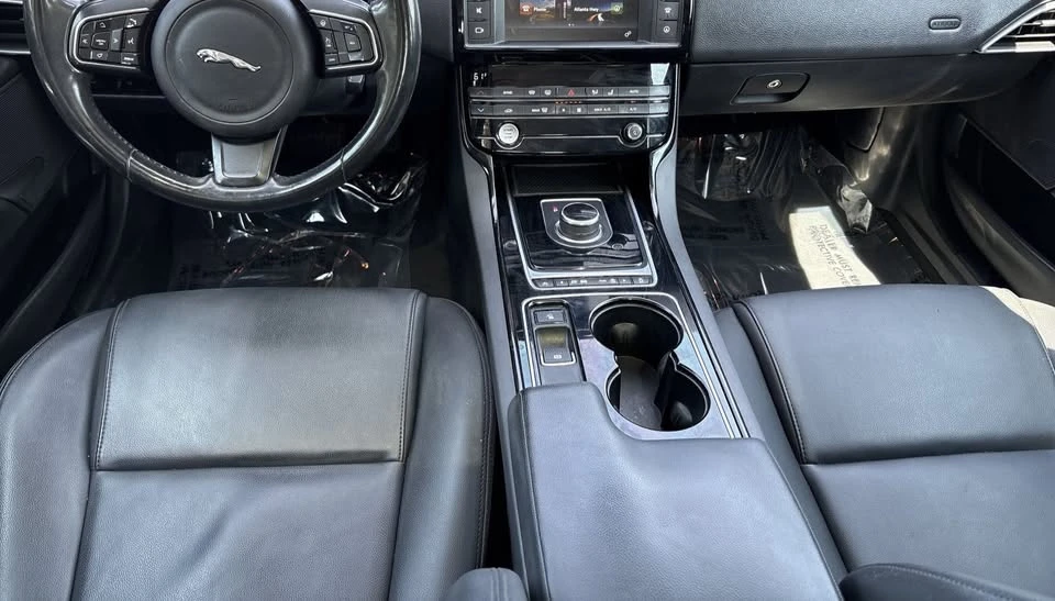 2017 Jaguar XE - Image 2 of 20