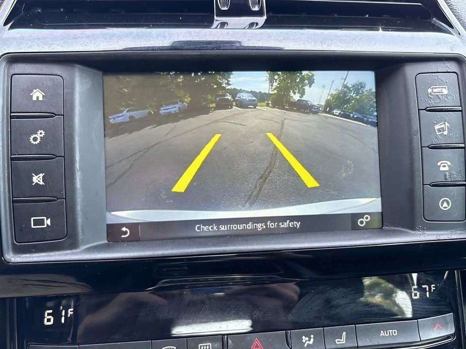 2017 Jaguar XE - Image 5 of 20