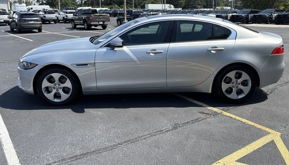 2017 Jaguar XE - Image 18 of 20