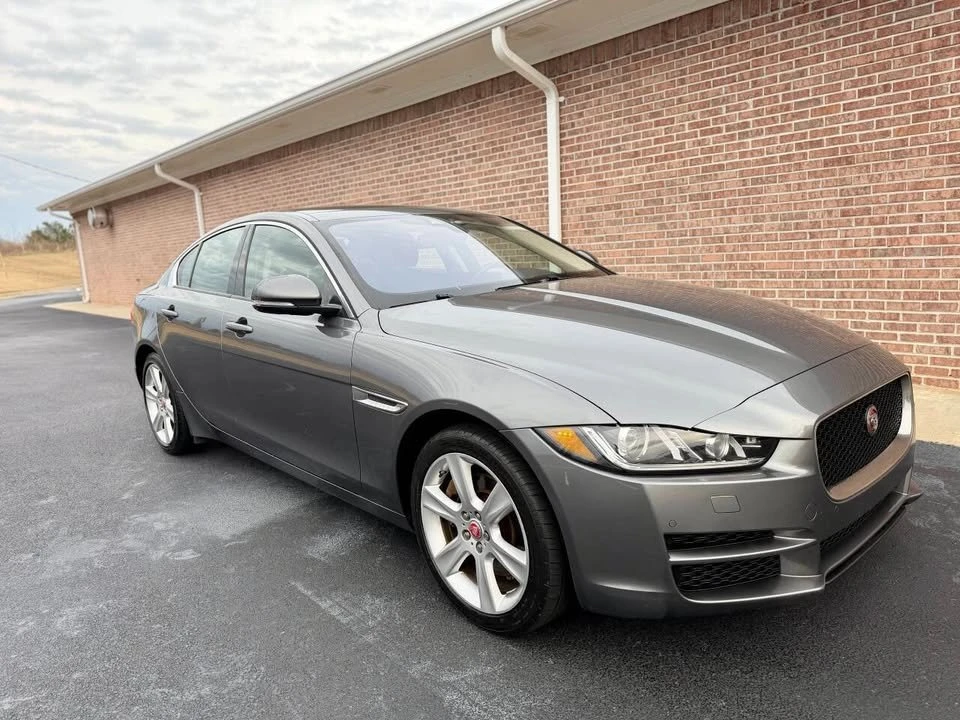 2017 Jaguar XE - Image 8 of 20