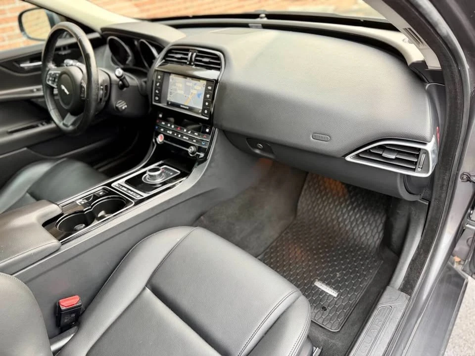 2017 Jaguar XE - Image 12 of 20