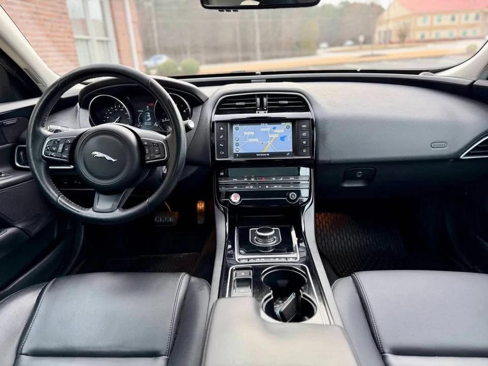 2017 Jaguar XE - Image 14 of 20