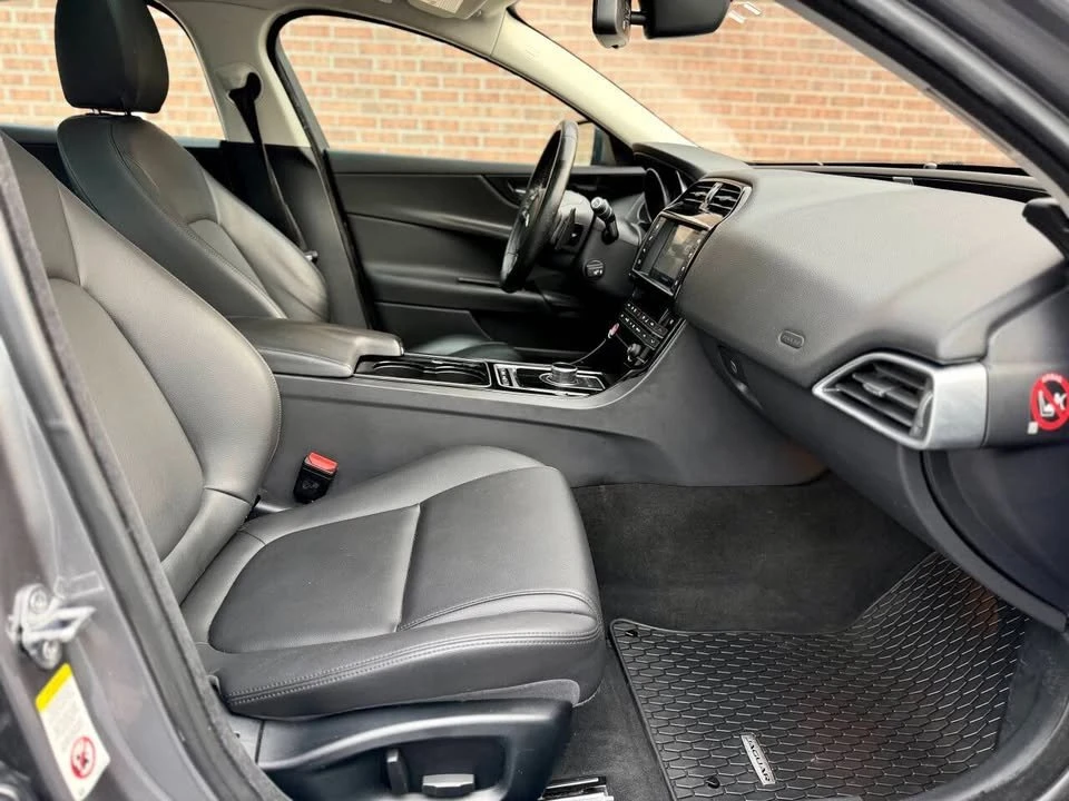 2017 Jaguar XE - Image 13 of 20