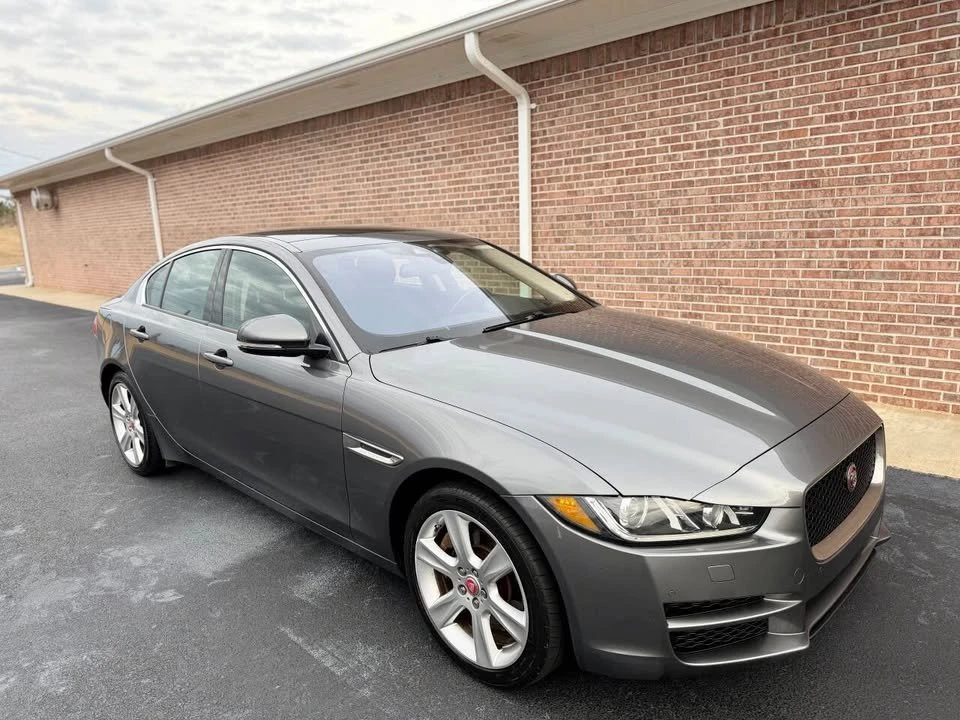 2017 Jaguar XE - Image 9 of 20