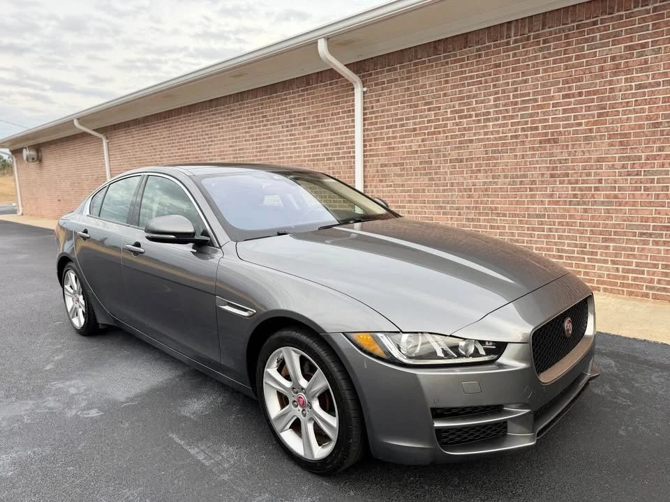 2017 Jaguar XE - Image 7 of 20