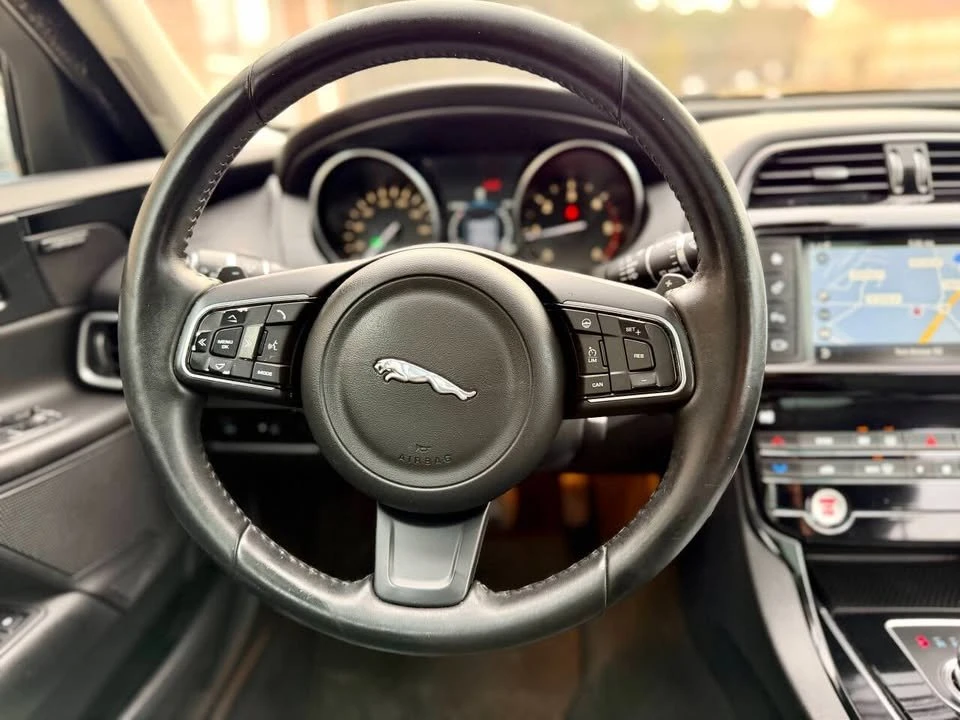 2017 Jaguar XE - Image 18 of 20