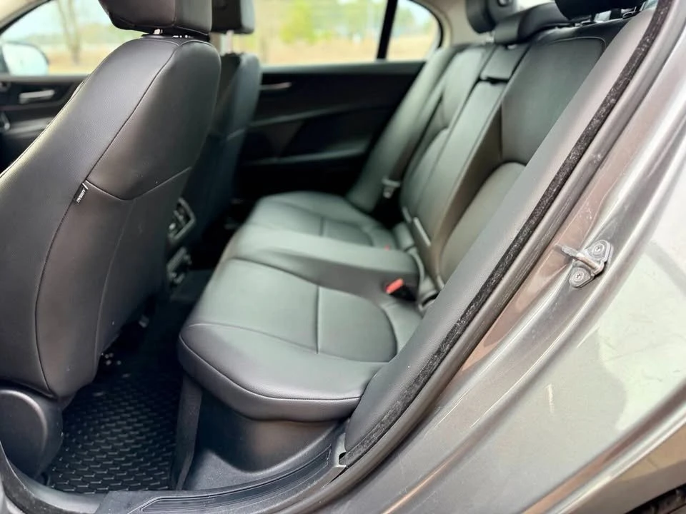 2017 Jaguar XE - Image 19 of 20