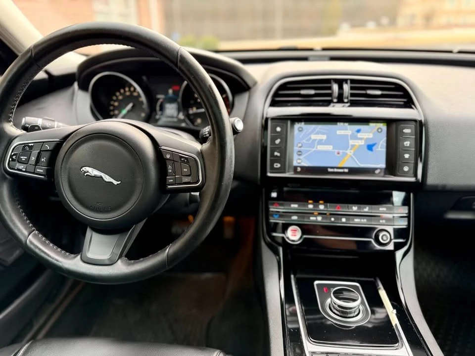 2017 Jaguar XE - Image 15 of 20
