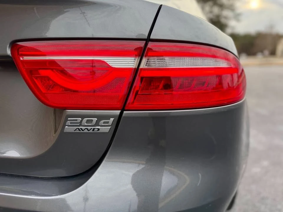 2017 Jaguar XE - Image 11 of 20