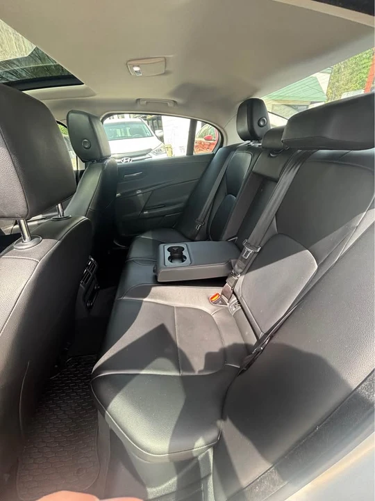 2017 Jaguar XE - Image 14 of 18