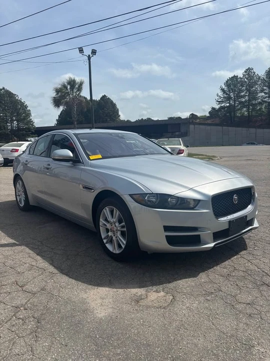 2017 Jaguar XE - Image 4 of 18