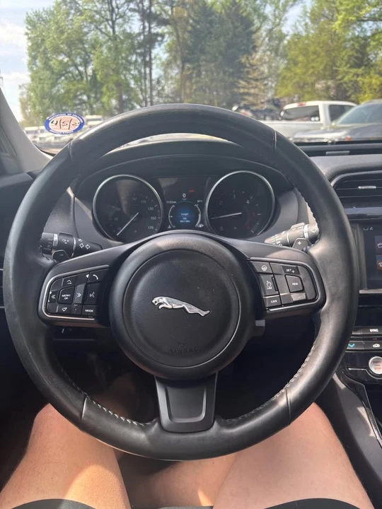 2017 Jaguar XE - Image 8 of 18