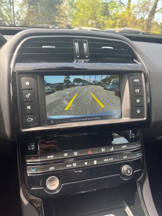 2017 Jaguar XE - Image 11 of 18