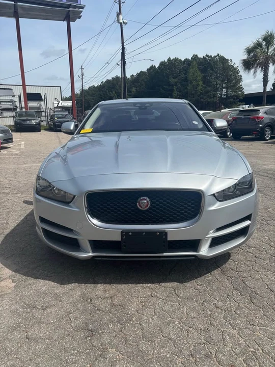 2017 Jaguar XE - Image 5 of 18