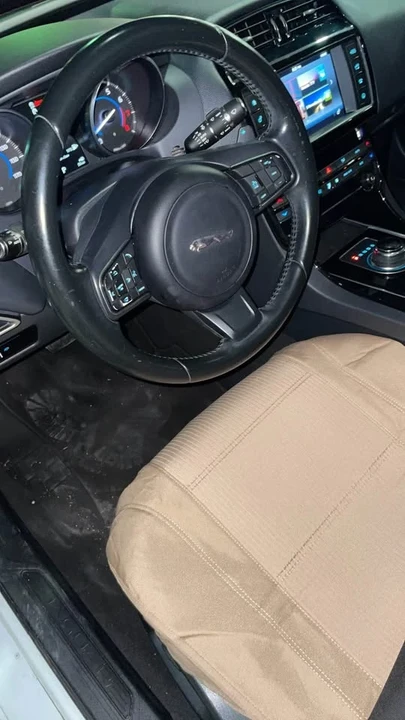 2017 Jaguar XE - Image 8 of 8