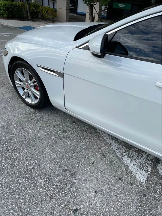 2017 Jaguar XE - Image 3 of 8