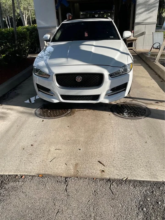 2017 Jaguar XE - Image 2 of 8