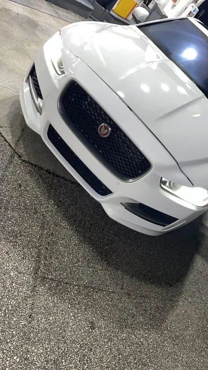 2017 Jaguar XE - Image 5 of 8