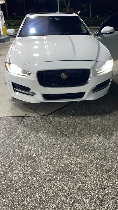 2017 Jaguar XE - Image 4 of 8