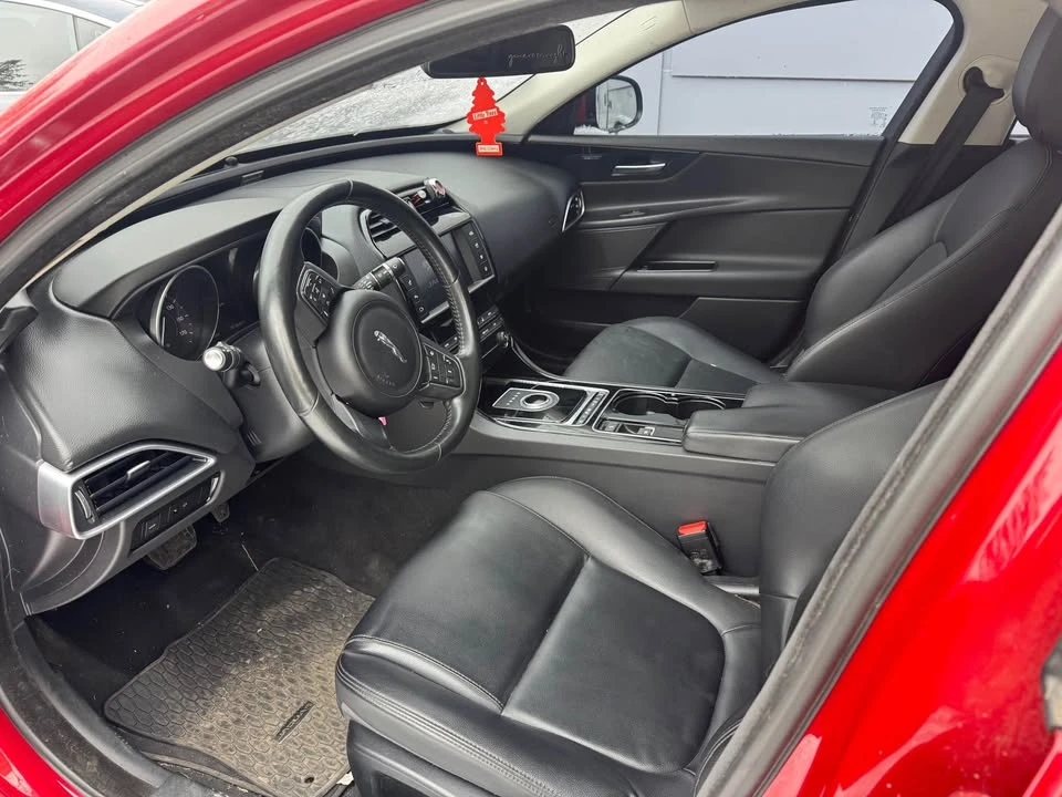 2017 Jaguar XE - Image 3 of 5