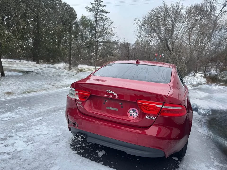 2017 Jaguar XE - Image 5 of 5