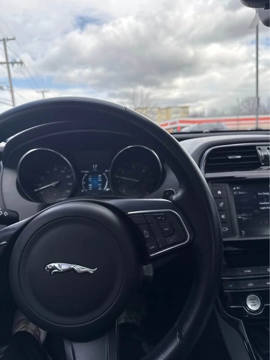 2017 Jaguar XE - Image 3 of 4