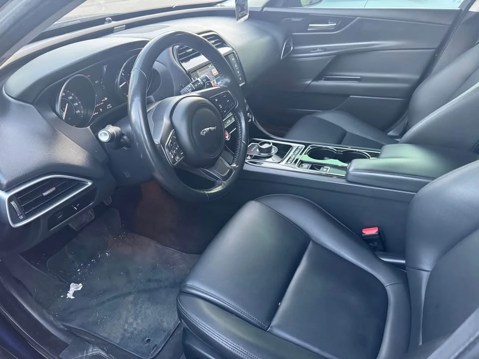 2017 Jaguar XE - Image 7 of 8