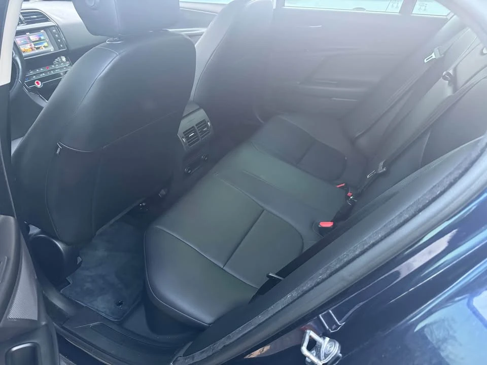 2017 Jaguar XE - Image 5 of 8