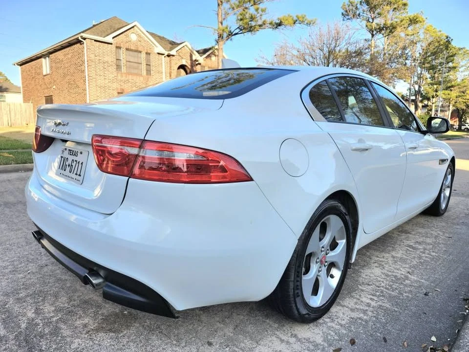 2017 Jaguar XE - Image 8 of 21