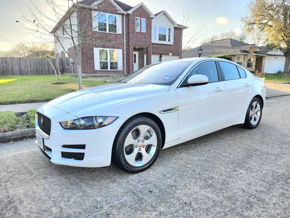 2017 Jaguar XE - Image 6 of 21