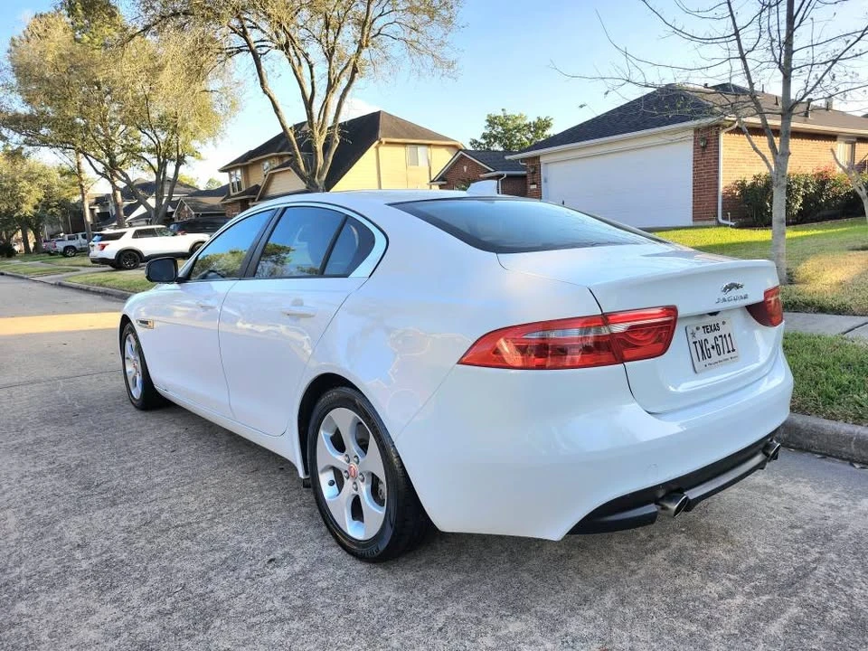 2017 Jaguar XE - Image 3 of 21