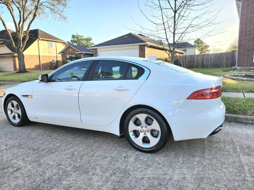 2017 Jaguar XE - Image 5 of 21