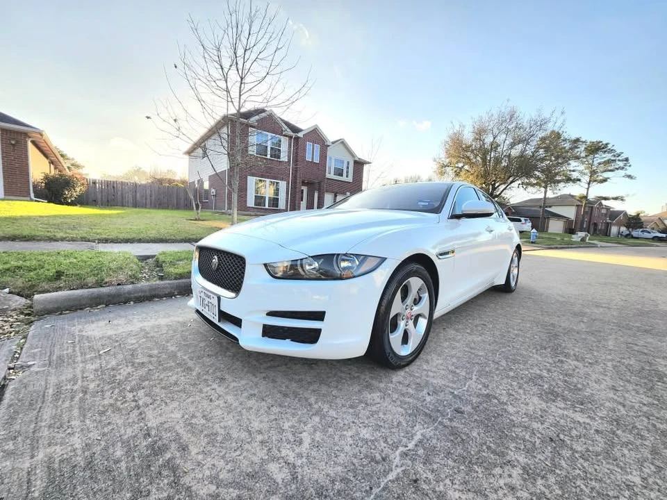 2017 Jaguar XE - Image 12 of 21