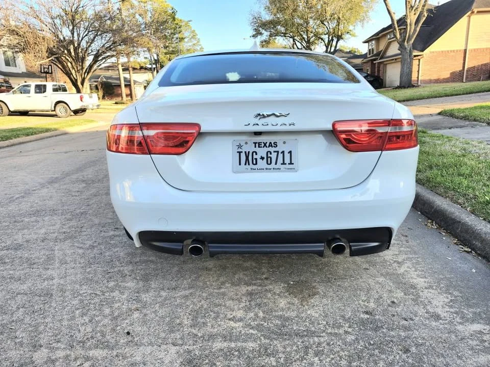 2017 Jaguar XE - Image 7 of 21