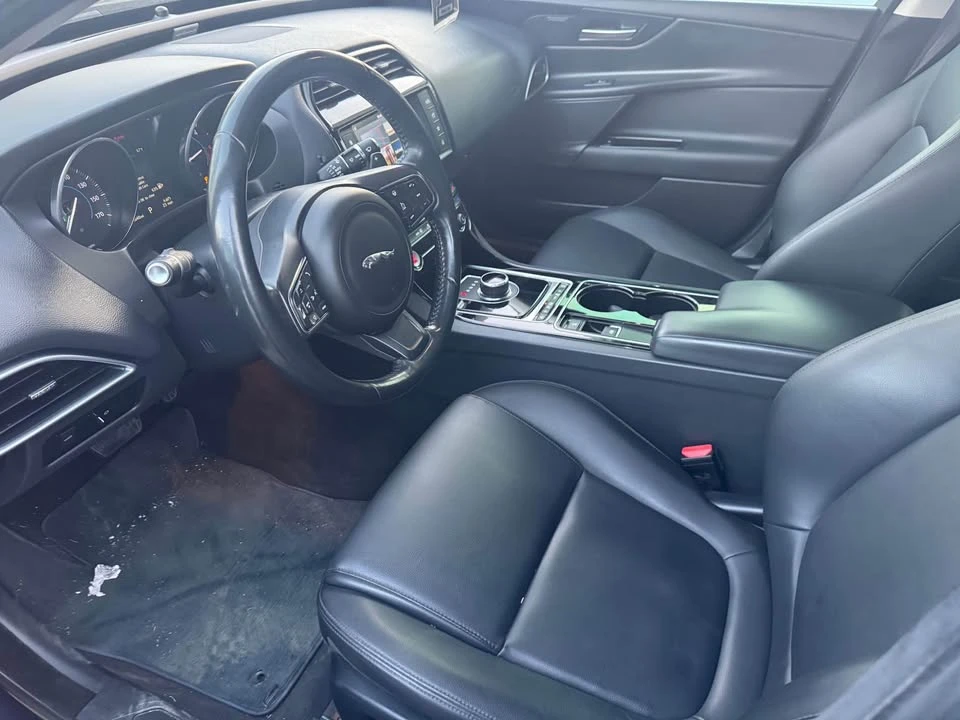 2017 Jaguar XE - Image 4 of 8