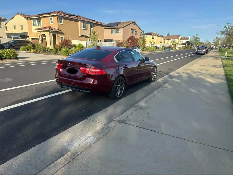 2017 Jaguar XE - Image 7 of 15