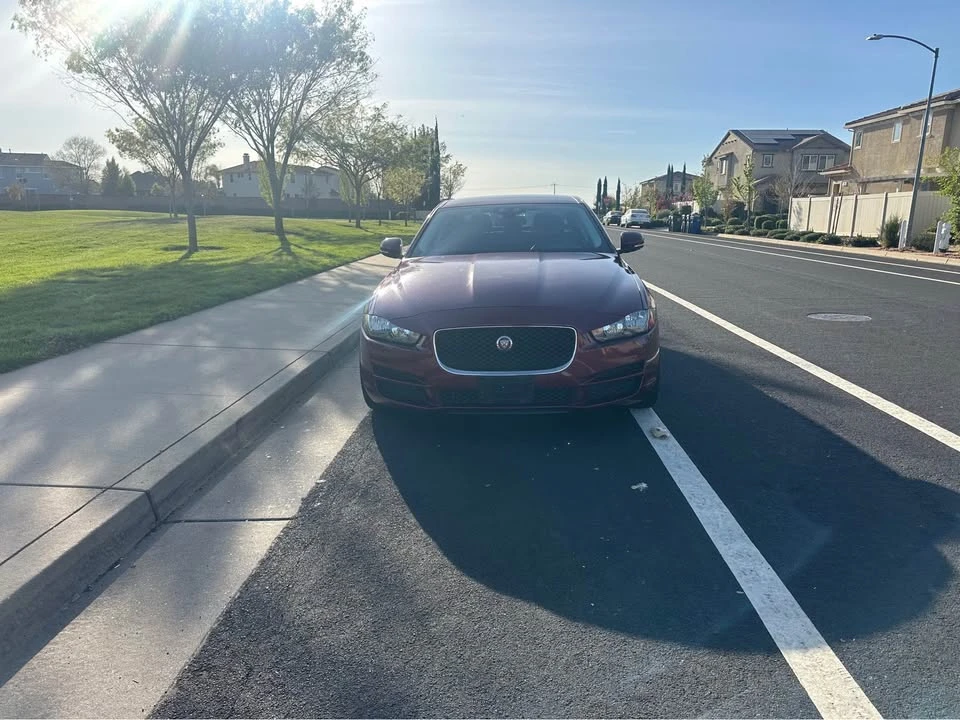 2017 Jaguar XE - Image 6 of 15
