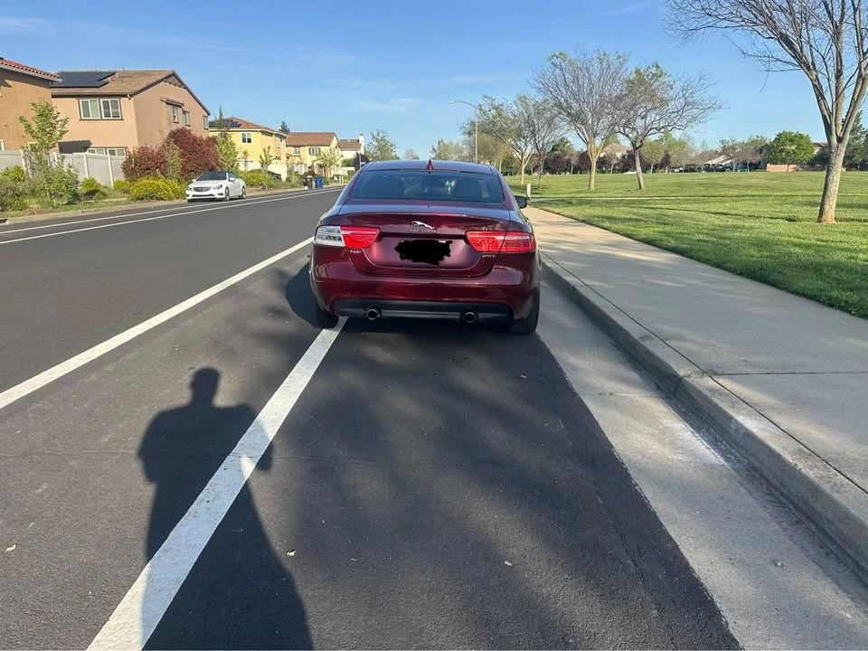 2017 Jaguar XE - Image 8 of 15