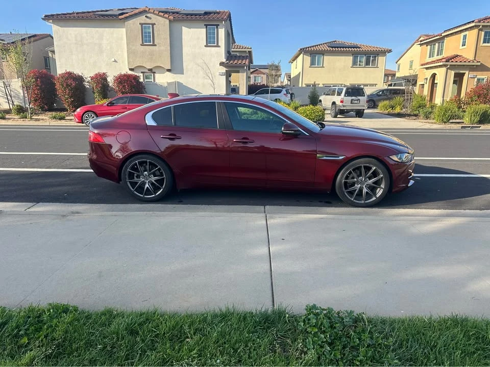 2017 Jaguar XE - Image 3 of 15