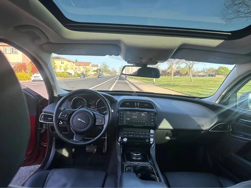 2017 Jaguar XE - Image 13 of 15