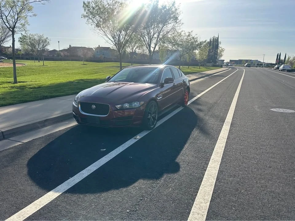 2017 Jaguar XE - Image 4 of 15